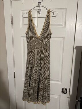 Sabatini White V-Neck Chevron Wool Knit Midi Dress in Black and Cream. Beautiful